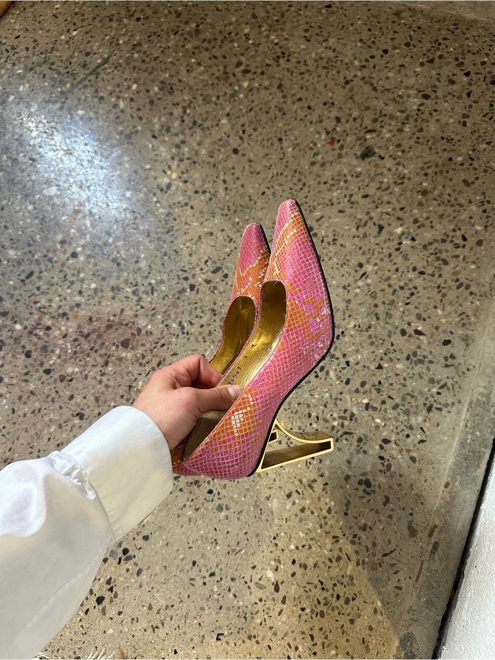 Vintage Timothy Hitsman Pink Snake-Print Sculpted Gold Heel Pumps - Picture 9 of 9